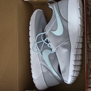 BRAND NEW Nike Roshe One shoes